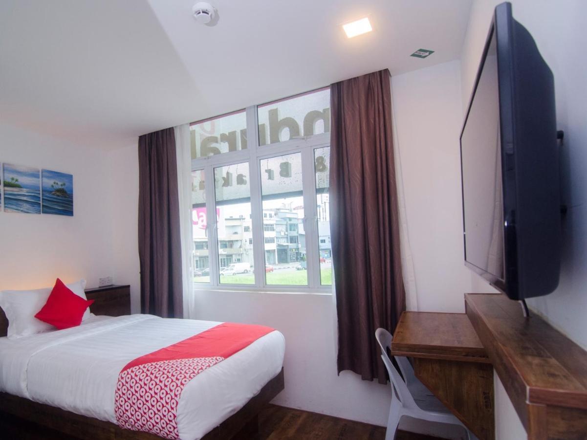 Oyo 836 Mandurah Room & Cafe Kuching Eksteriør bilde