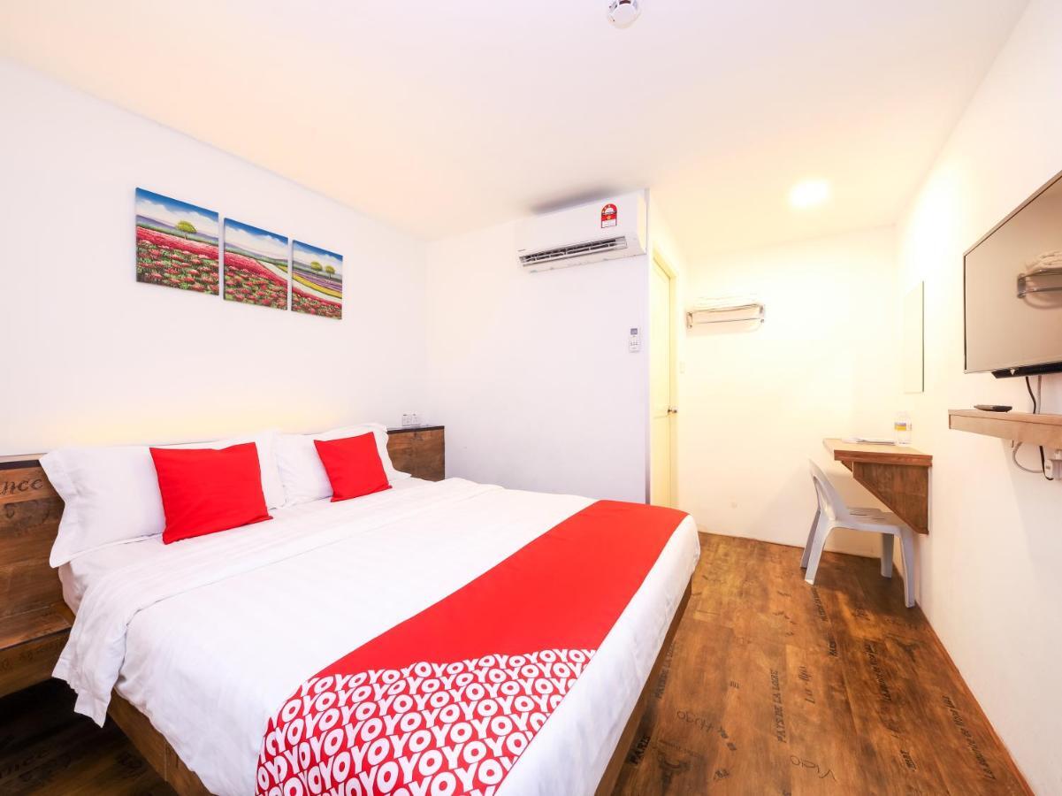 Oyo 836 Mandurah Room & Cafe Kuching Eksteriør bilde
